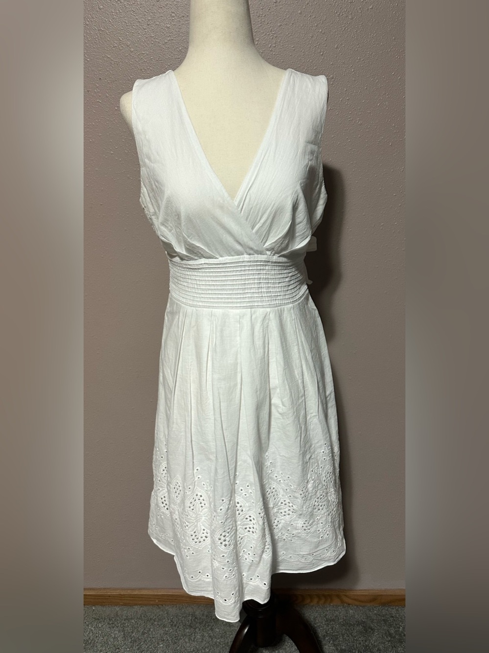 Corey P White Sleeveless V-Neck Eyelet Detail Dress Women Size 8 Knee Length NWT